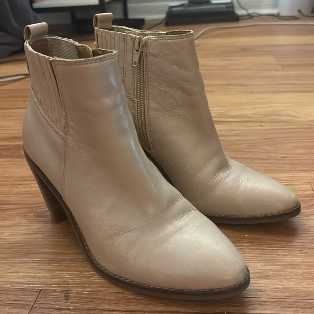 Nude Pointed Tow Western Flair Lucky Brand Heeled Boots